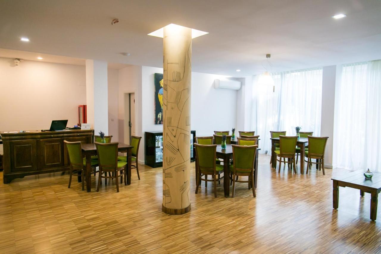 May Residence Dumbravita  Zewnętrze zdjęcie