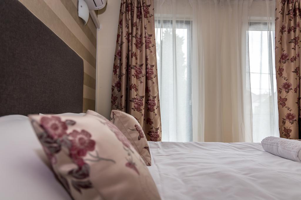 May Residence Dumbravita  Zewnętrze zdjęcie